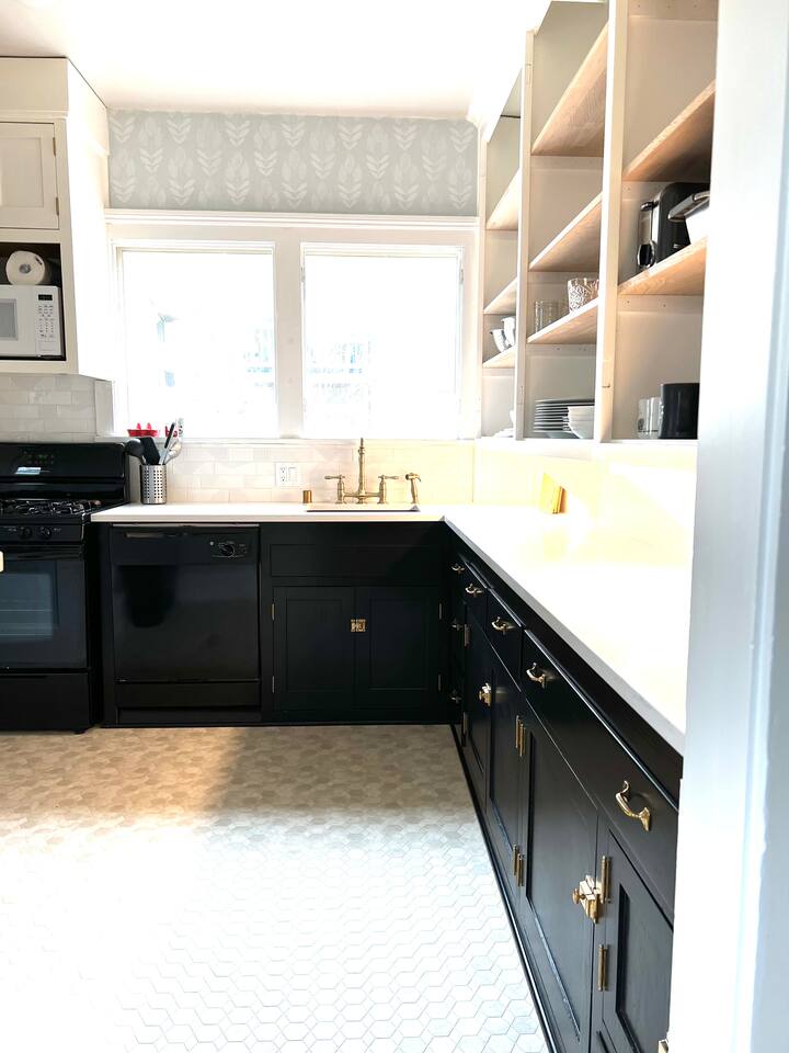 Historic Racine - Lovely Retreat Home - 3B/1.5B