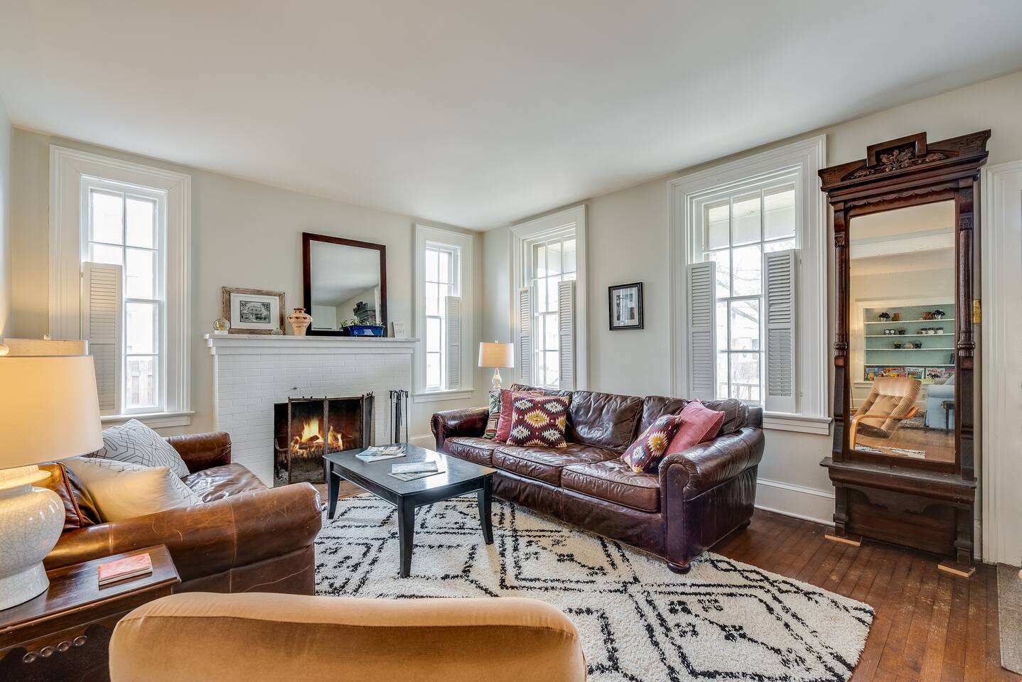 Historic Racine - Lovely Retreat Home - 3B/1.5B