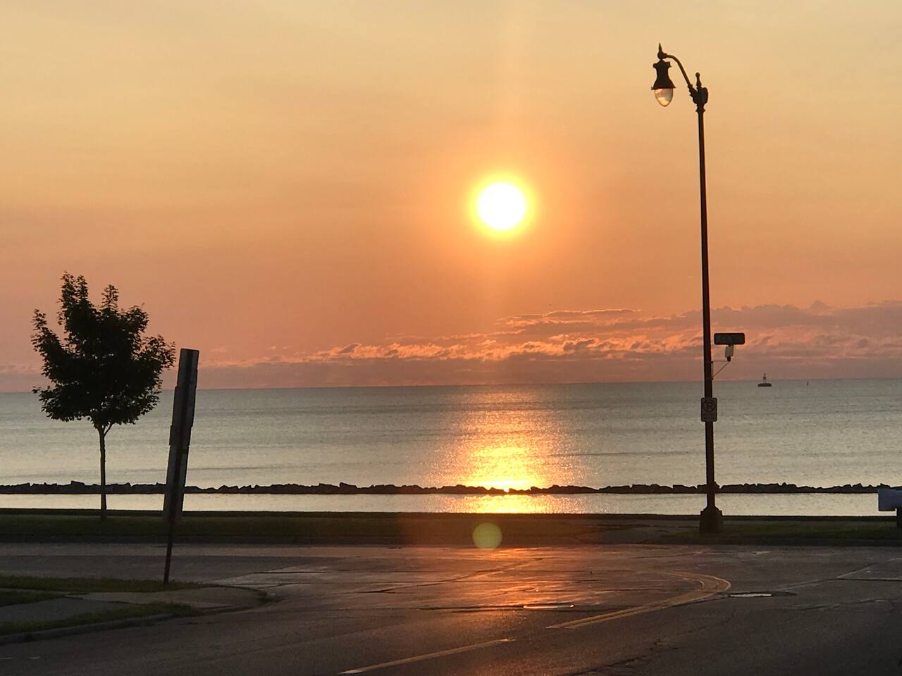 The July House: Steps From the Lake — Racine — vacation rental