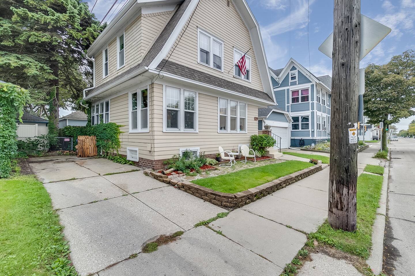 The July House: Steps From the Lake