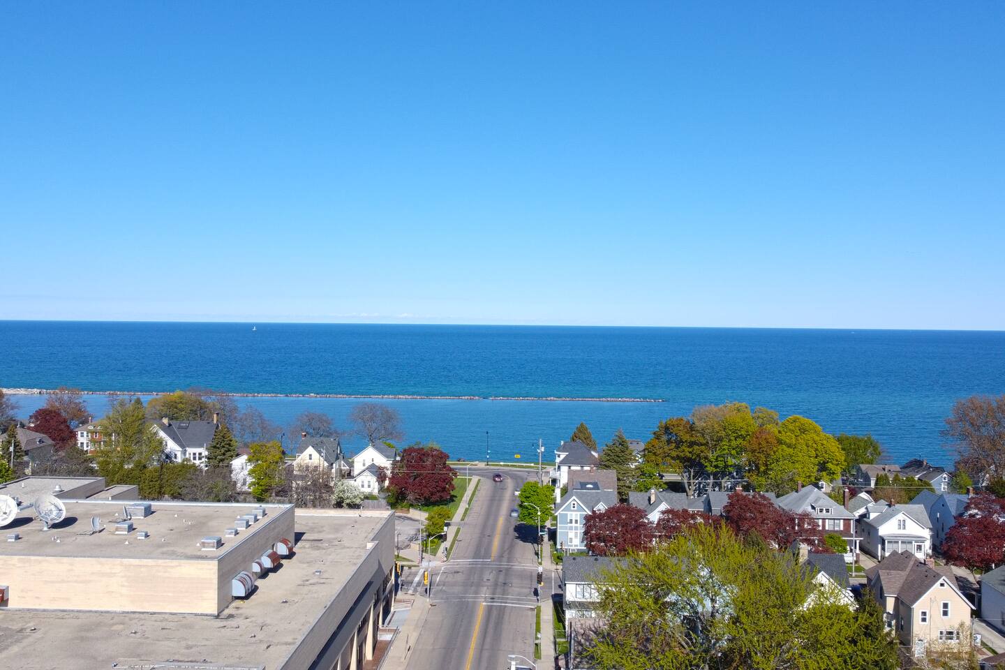 Charming 3 Bedroom Historic Flat - Steps to Lake