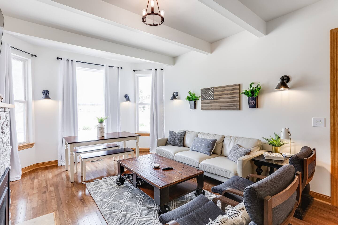 Charming 3 Bedroom Historic Flat - Steps to Lake