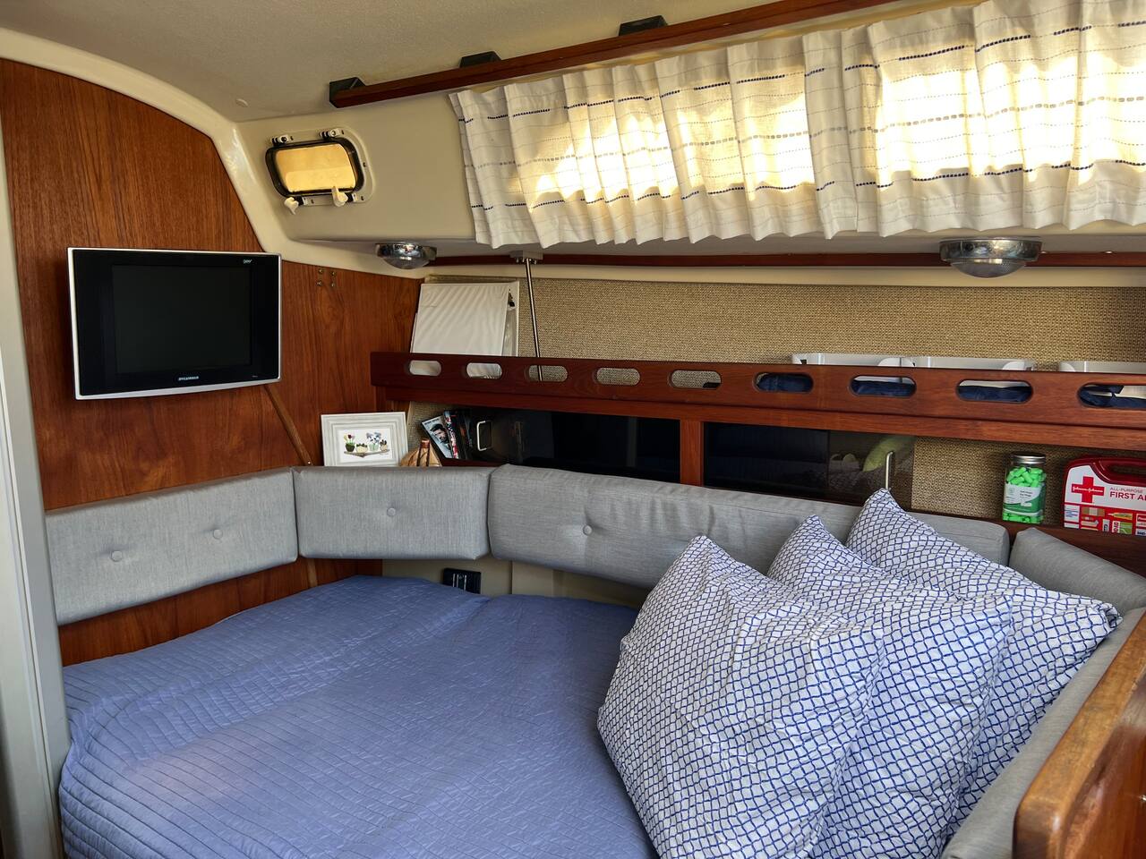 Spacious Sailboat, “Kelly Day” sleeps 4