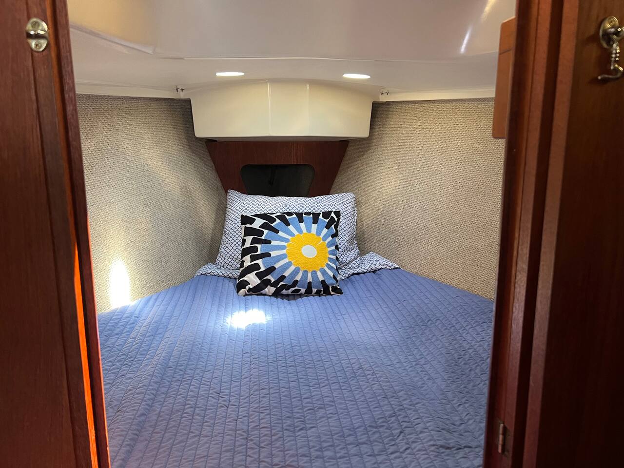 Spacious Sailboat, “Kelly Day” sleeps 4