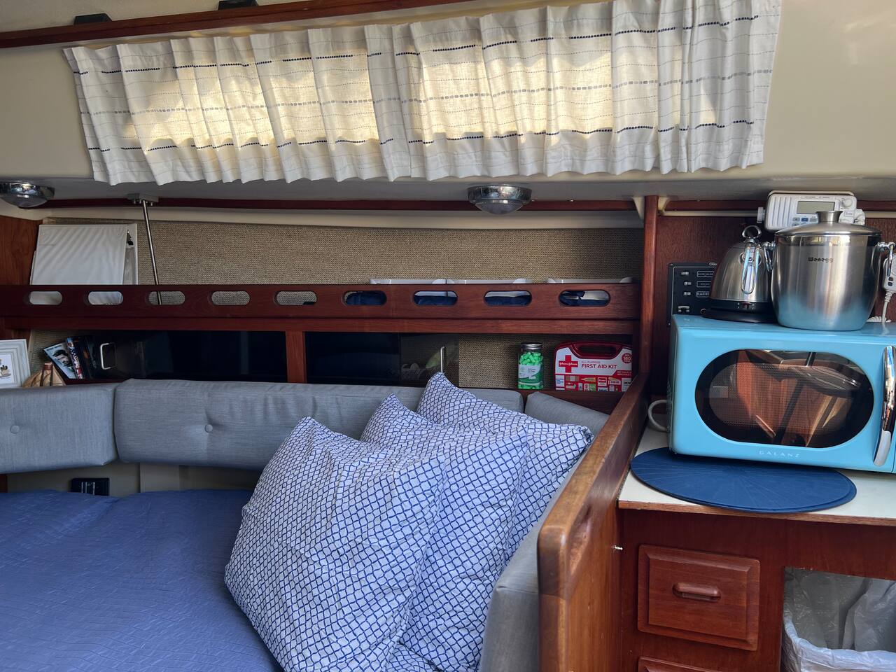 Spacious Sailboat, “Kelly Day” sleeps 4