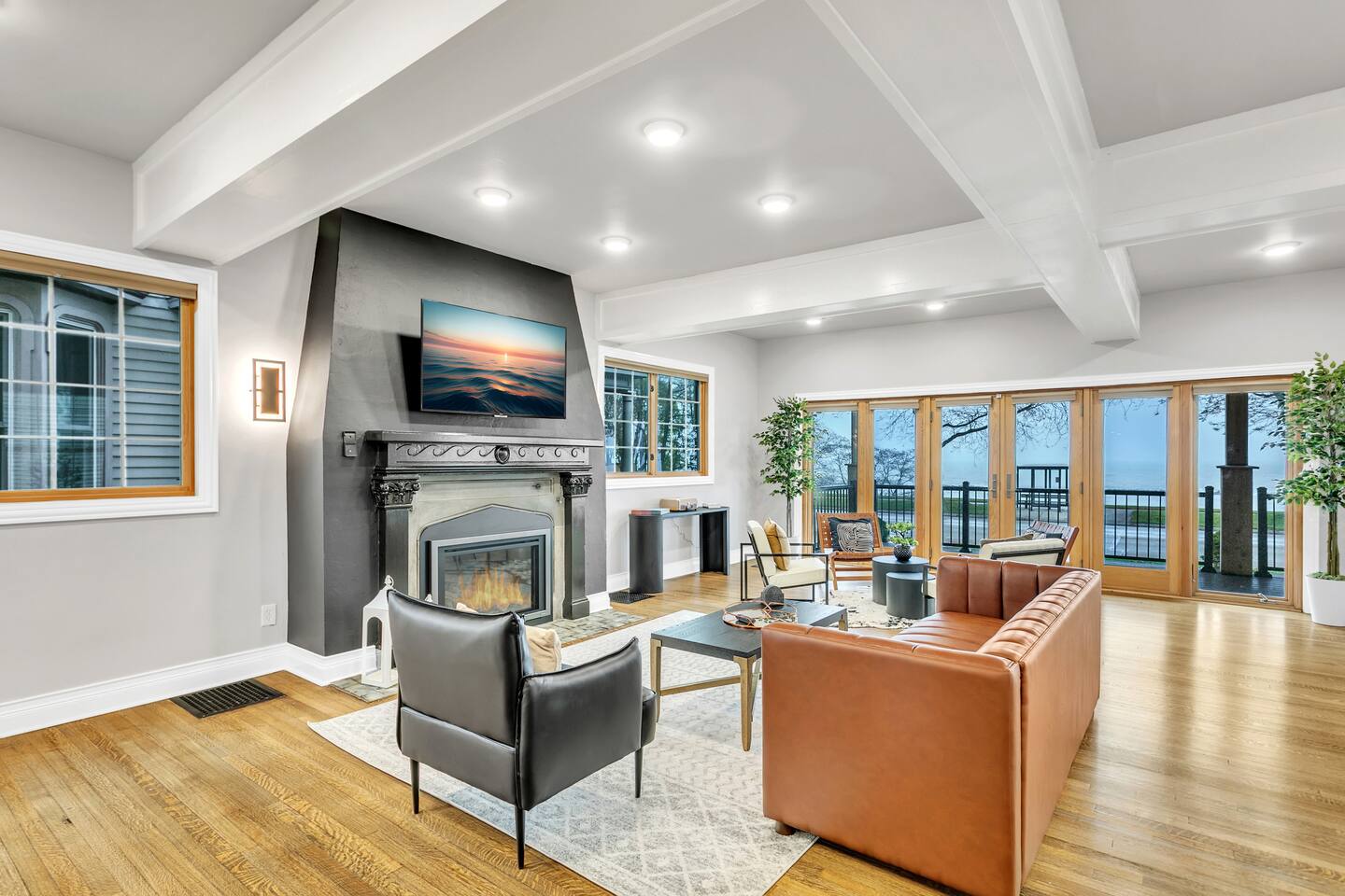 Beautiful home with amazing Lake Michigan views — Racine — vacation rental