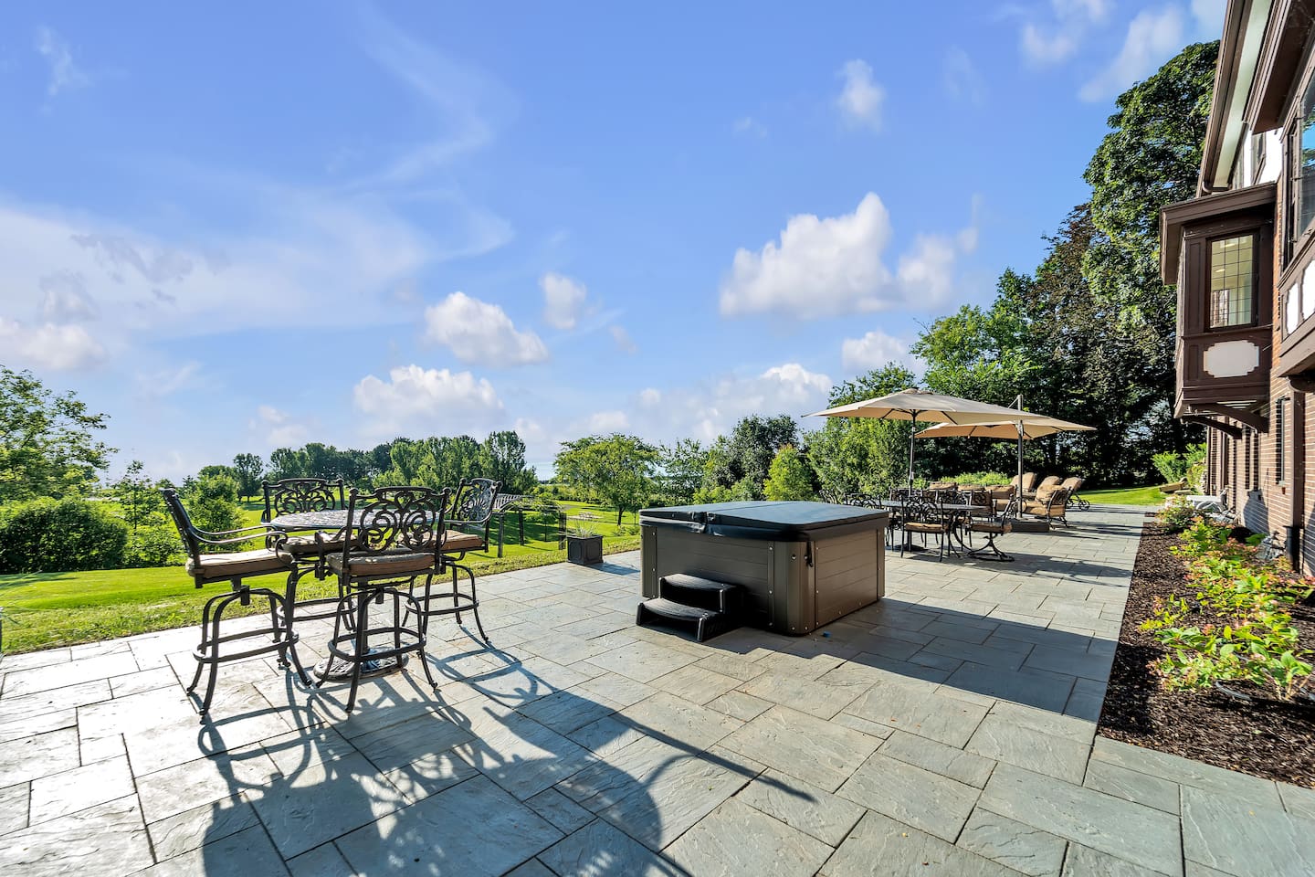 Racine Anchor House - Sleeps 25