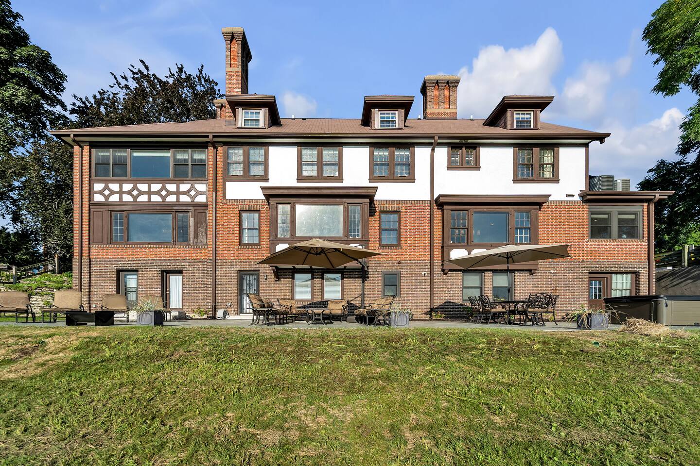 Racine Anchor House - Sleeps 25