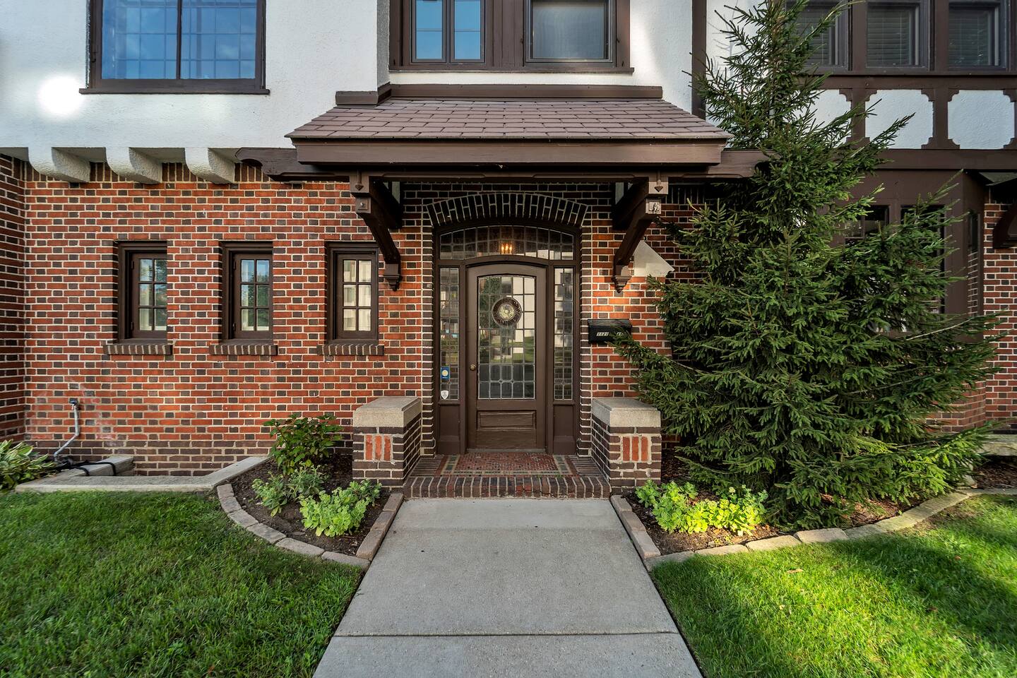 Racine Anchor House - Sleeps 25