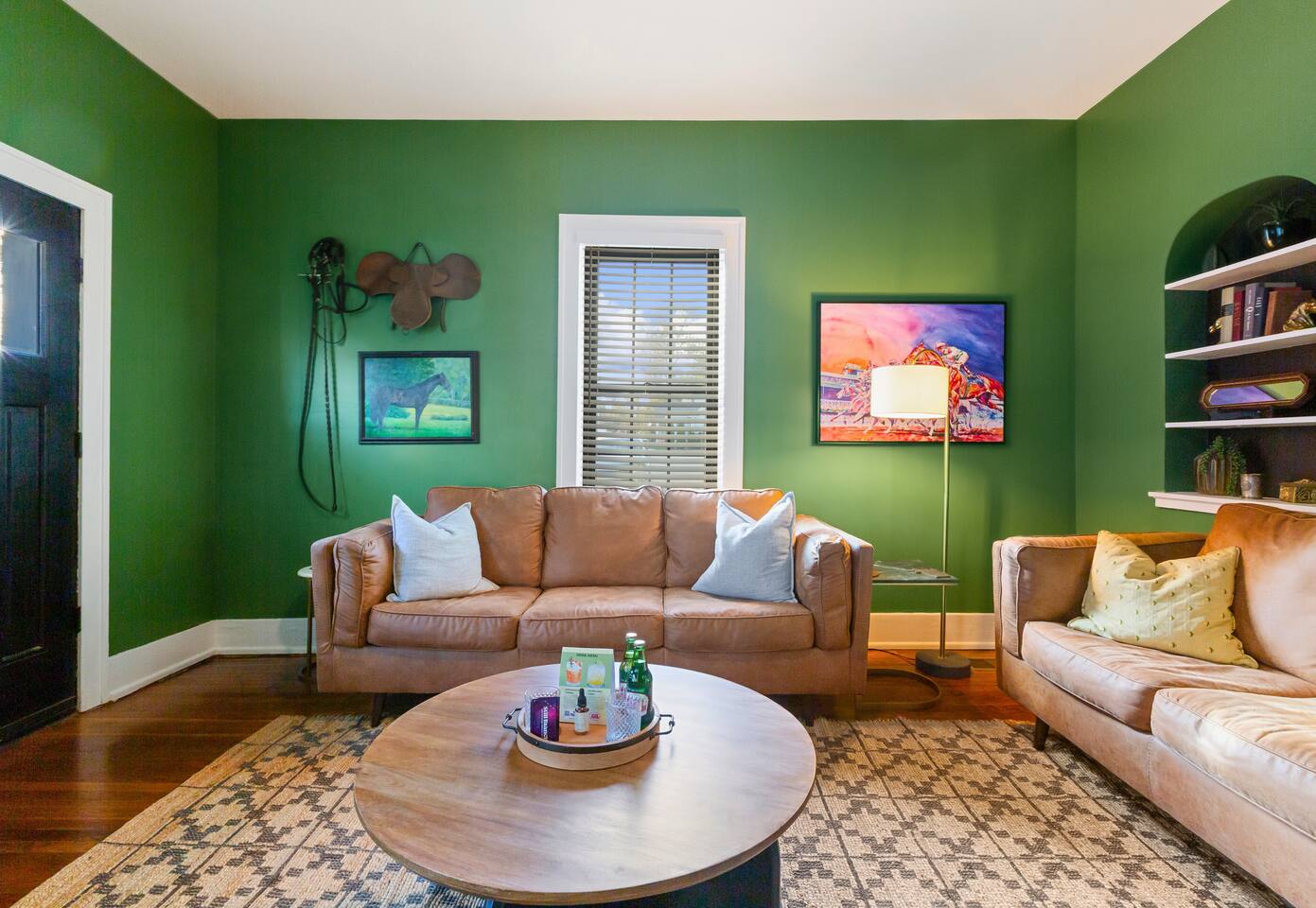 1909 BourbonTrail Gem | 4 King Beds | Fire Pit