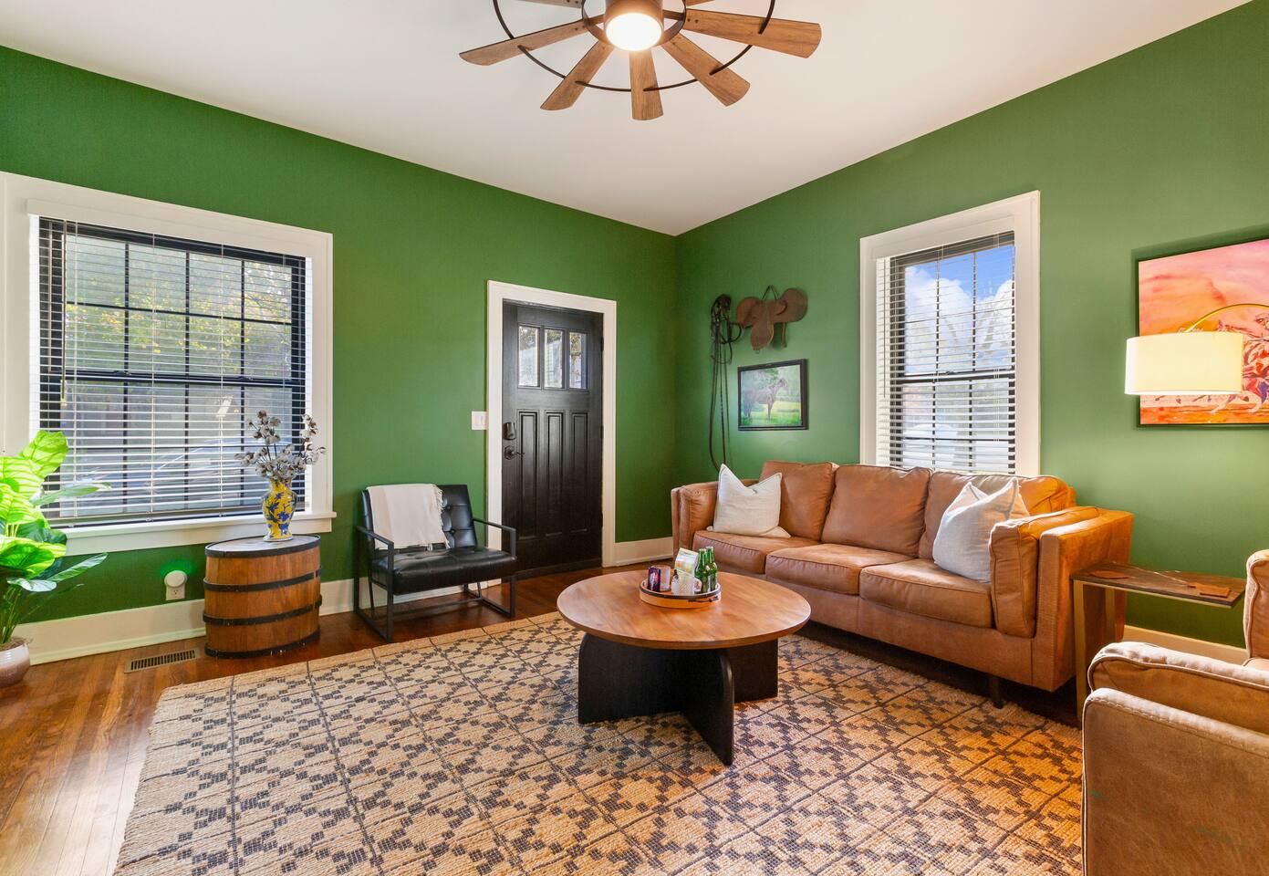 1909 BourbonTrail Gem | 4 King Beds | Fire Pit