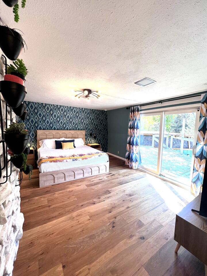 Stunning Mid-Cent Home 10 min Airport/Lucas Oil