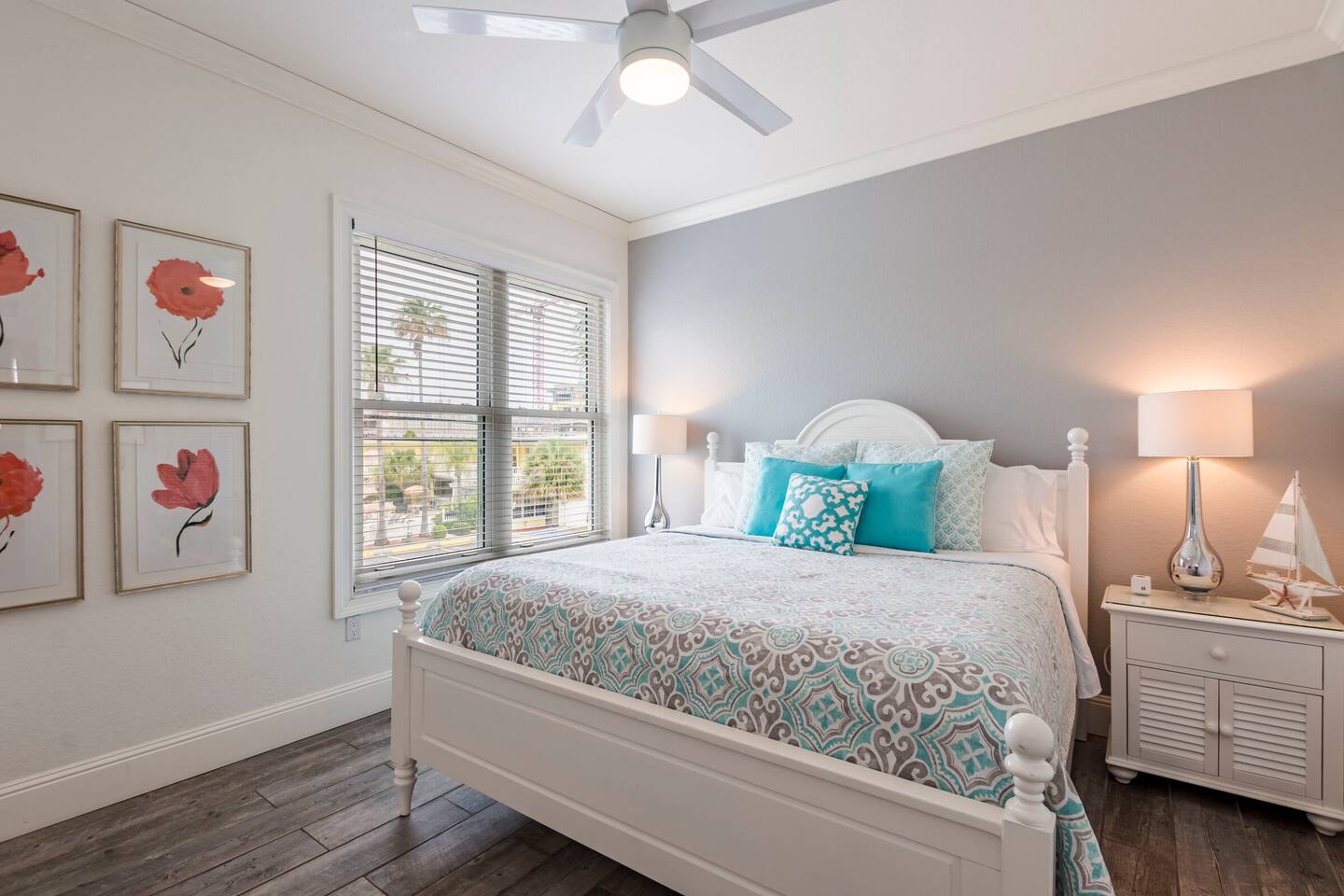 Dock of the Bay, #204 Waterfront • 2 King Suites • Walk to Beach • Pool