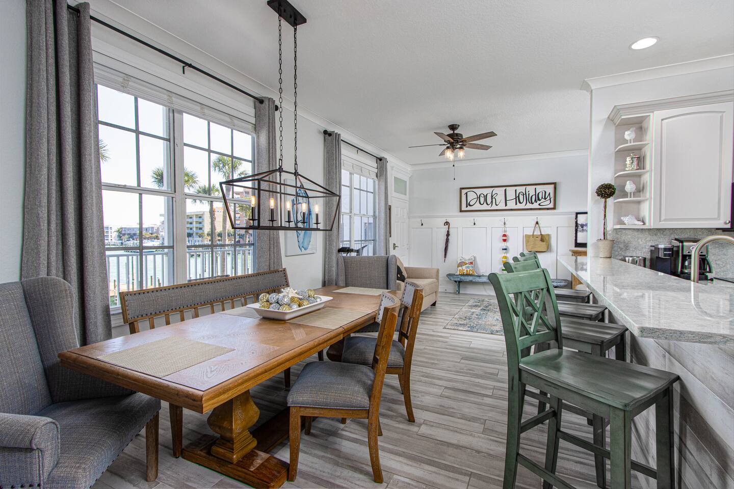 Dock Holiday, #205 Walk to Beach! Pool + Free Parking + Beach Gear — Clearwater — vacation rental