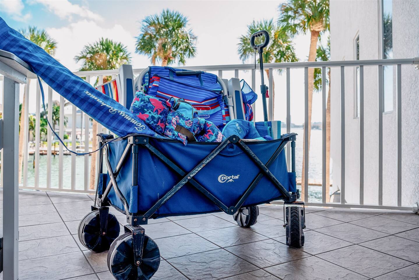 Dock Holiday, #205 Walk to Beach! Pool + Free Parking + Beach Gear