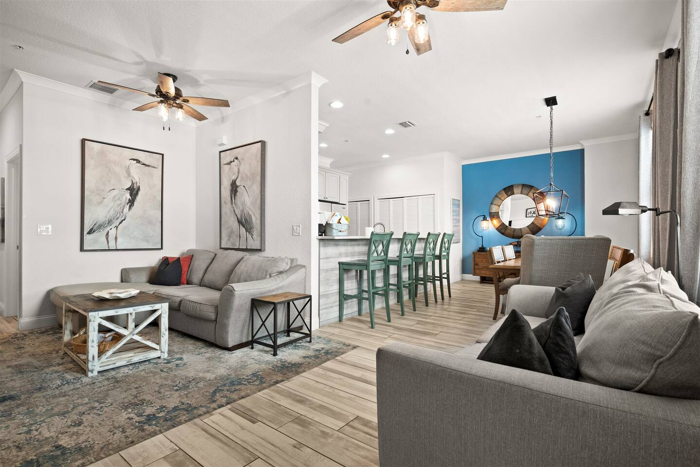 Dock Holiday, #205 Walk to Beach! Pool + Free Parking + Beach Gear
