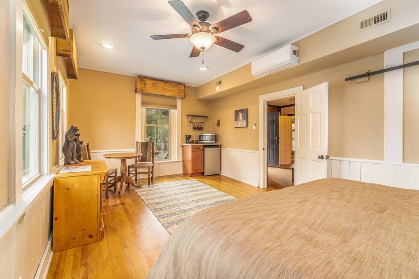 Luxury Lofts Downtown • Walkable • 2 Spacious Chic