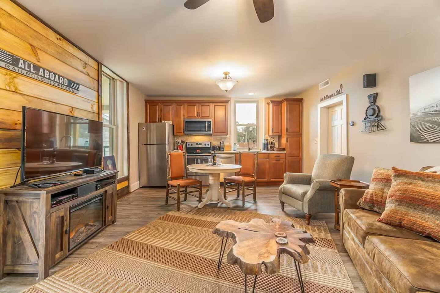 Luxury Lofts Downtown • Walkable • 2 Spacious Chic