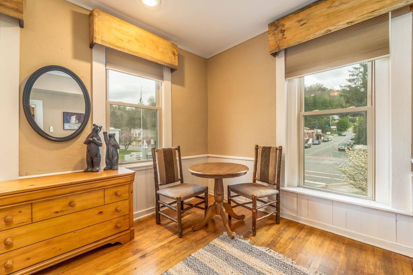 Luxury Lofts Downtown • Walkable • 2 Spacious Chic