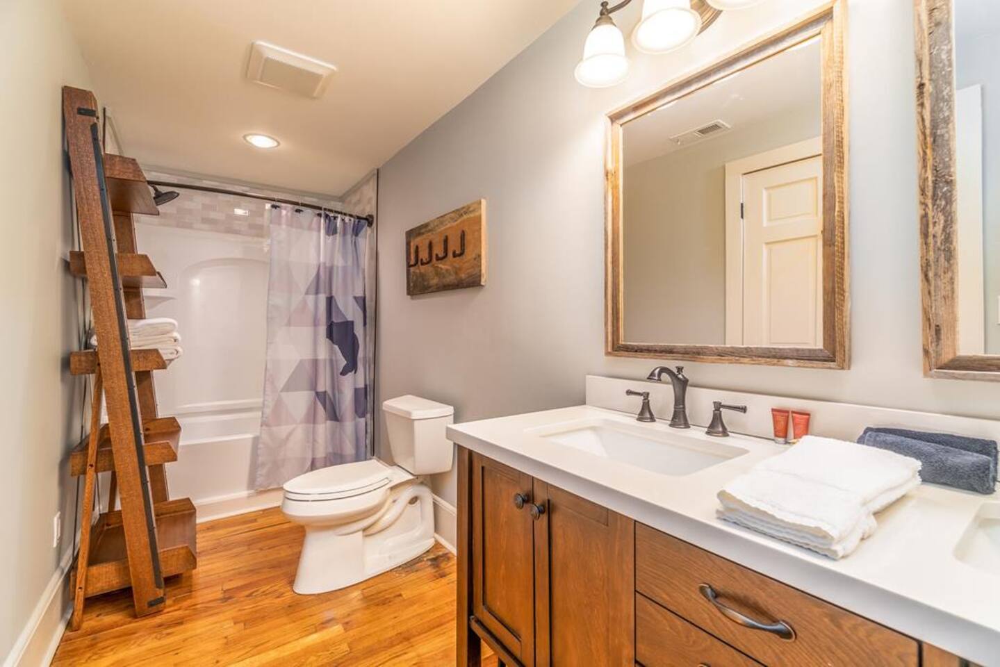 Luxury Lofts Downtown • Walkable • 2 Spacious Chic