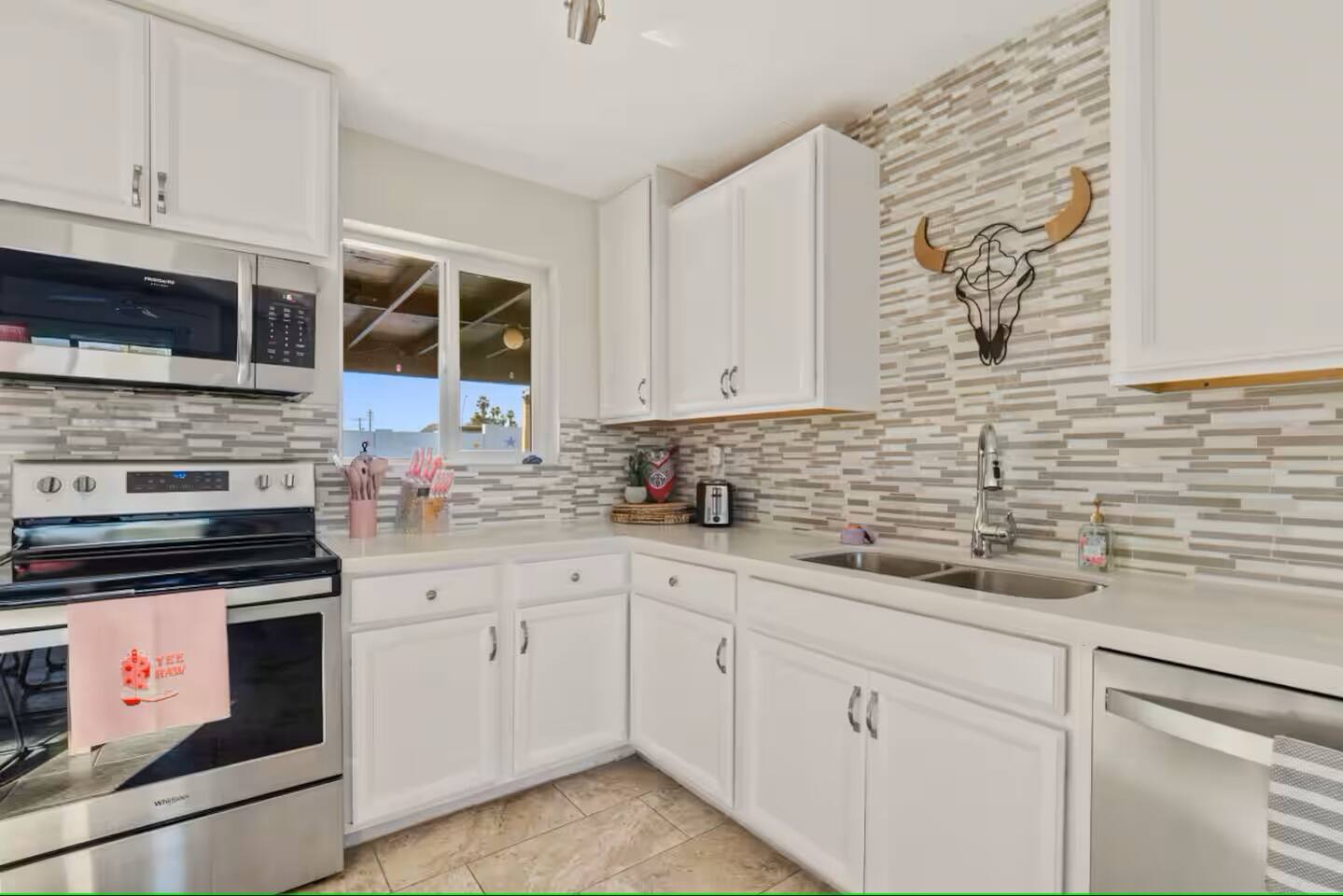 *NEW* Desert Ranch Dream House | Min to Old Town