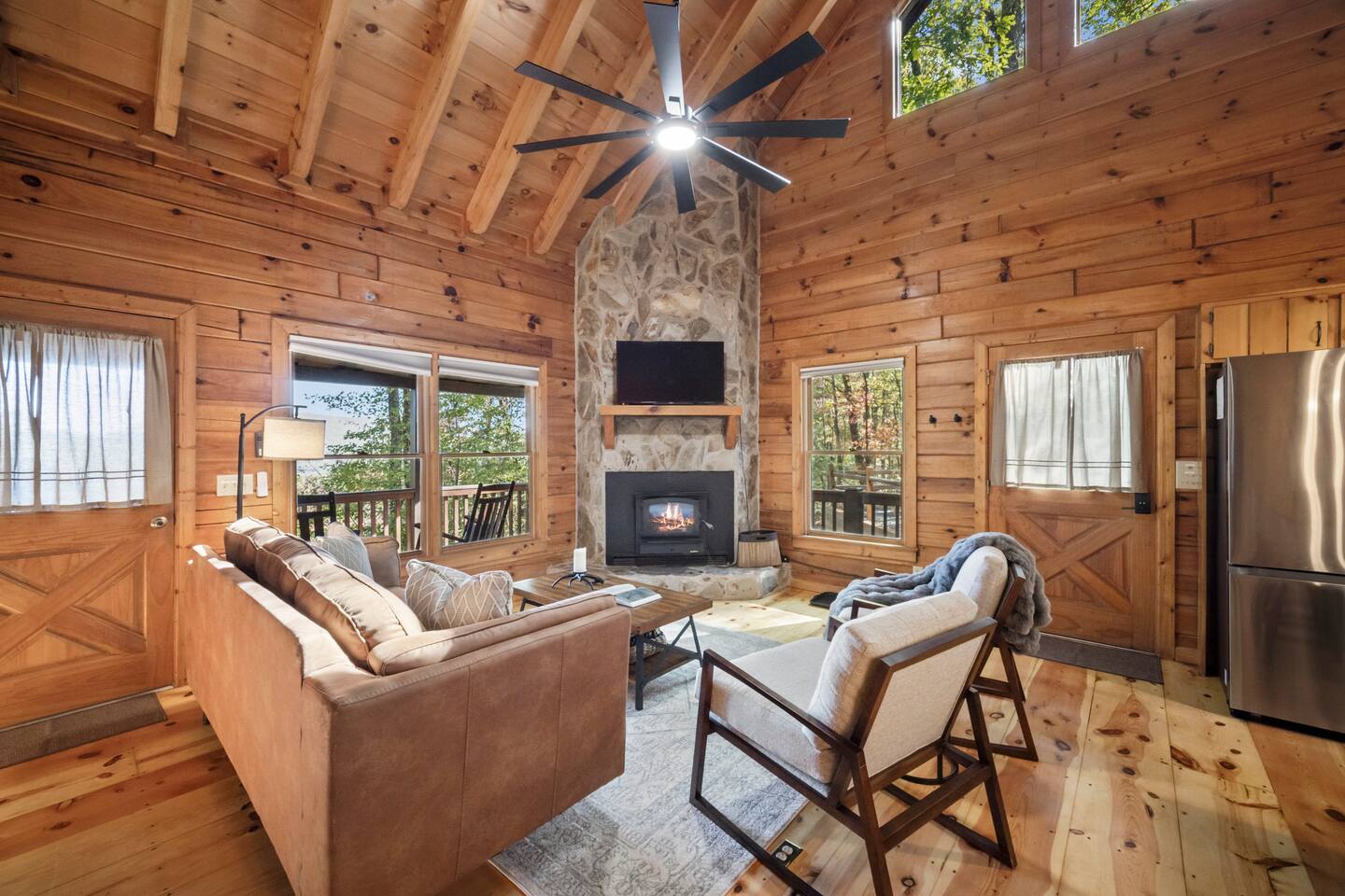 The Nook: Cozy Cabin w/ Fireplace & Sunrises