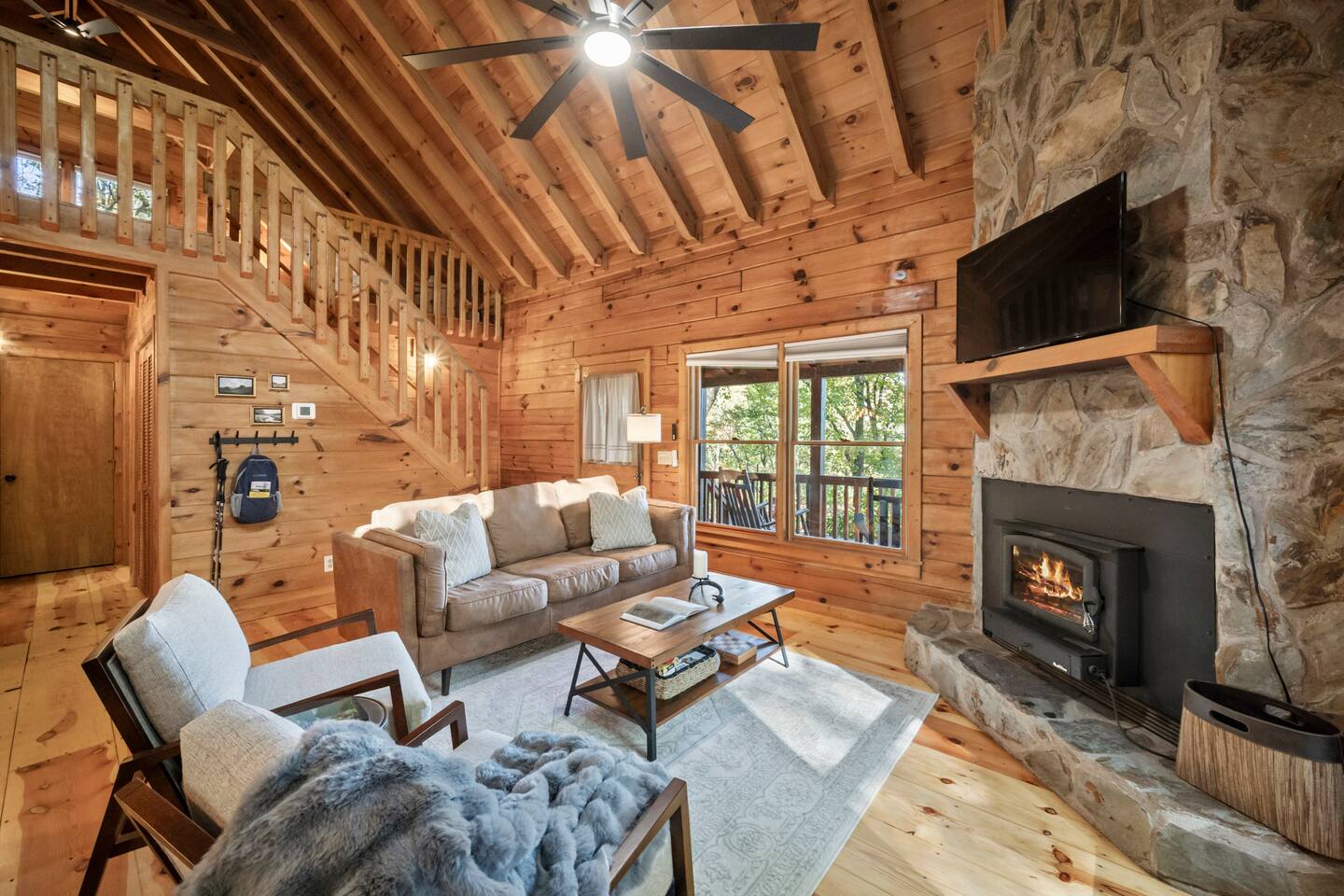 The Nook: Cozy Cabin w/ Fireplace & Sunrises