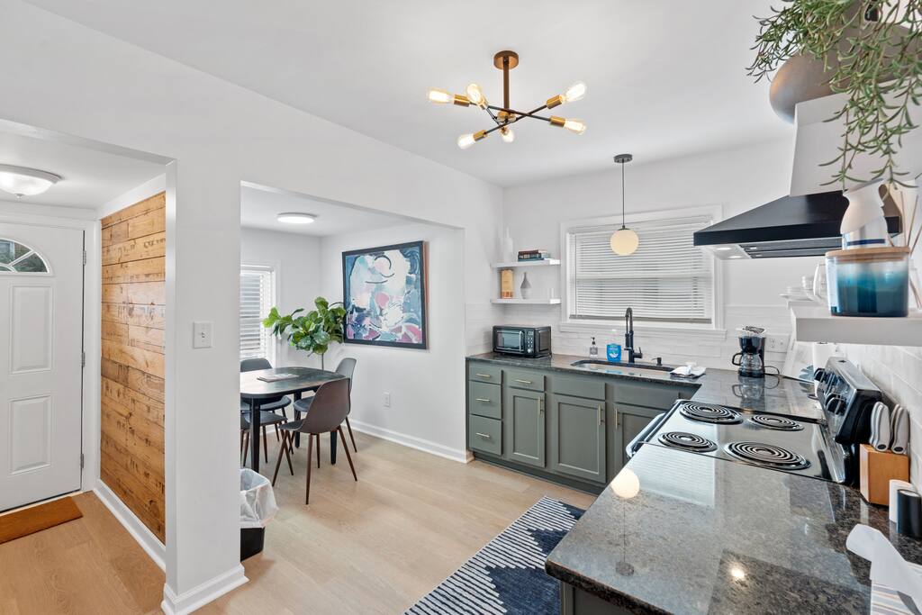 Comfortable 1-Bedroom Apartment in Downtown Lex — Lexington, KY — vacation rental