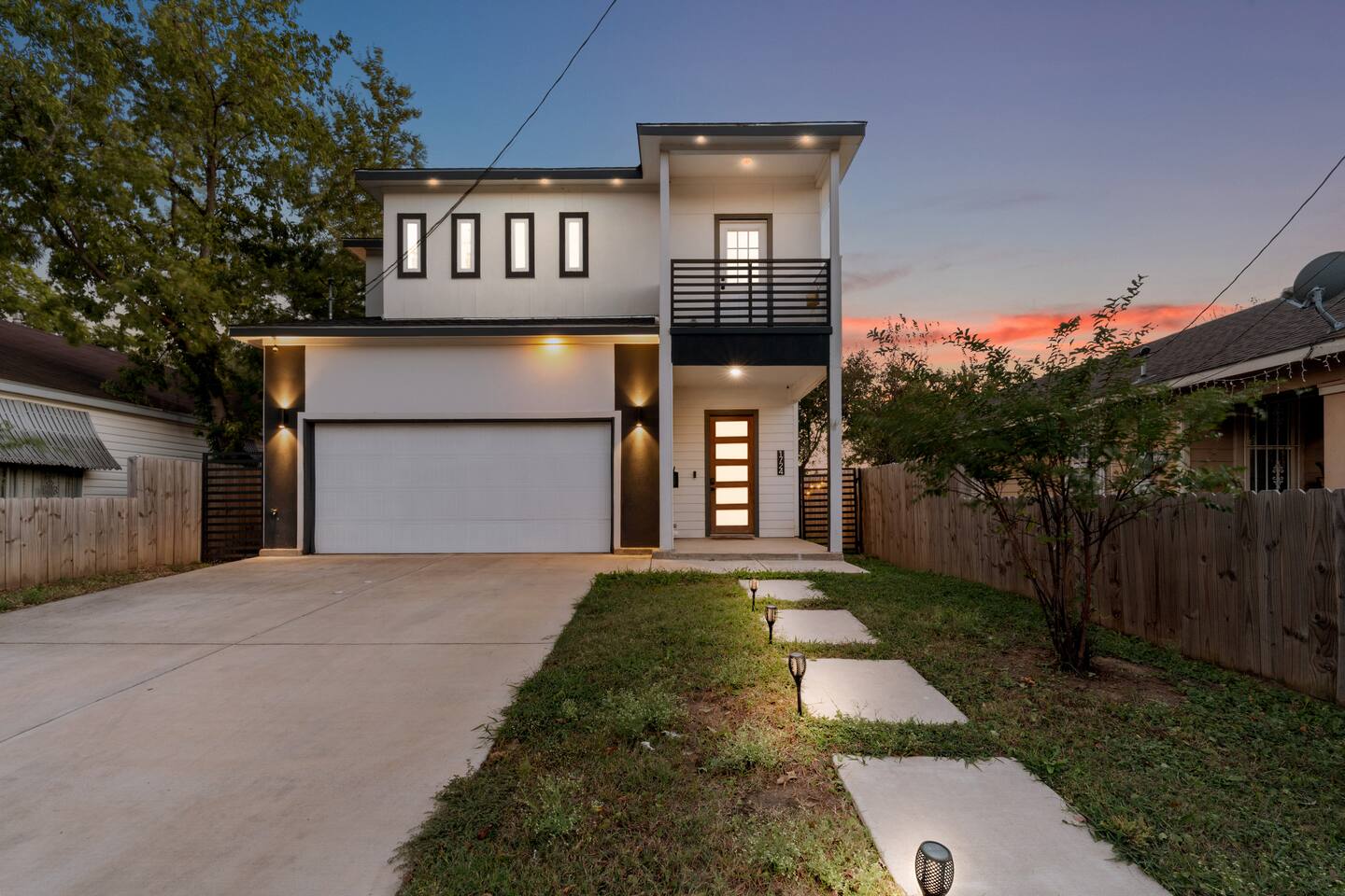 Lux, Backyard Fenced 4 Pets, Firepit, Exec Desk — Dallas — vacation rental