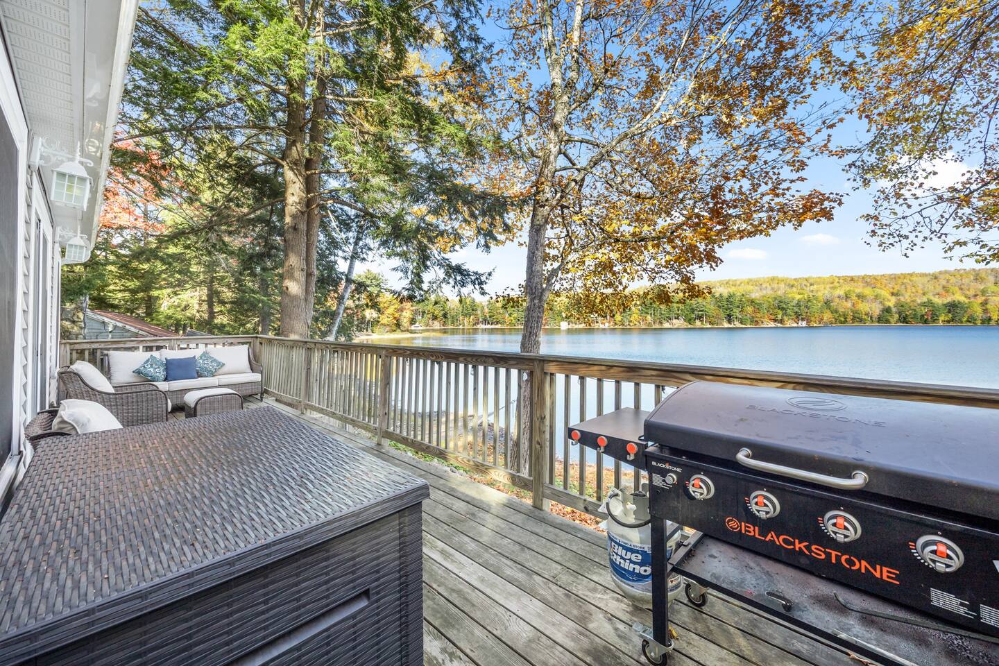 Lakefront 2BR Home W Kayaks & Firepit