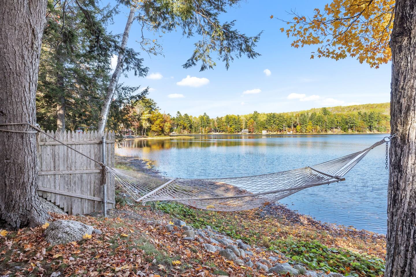 Lakefront 2BR Home W Kayaks & Firepit