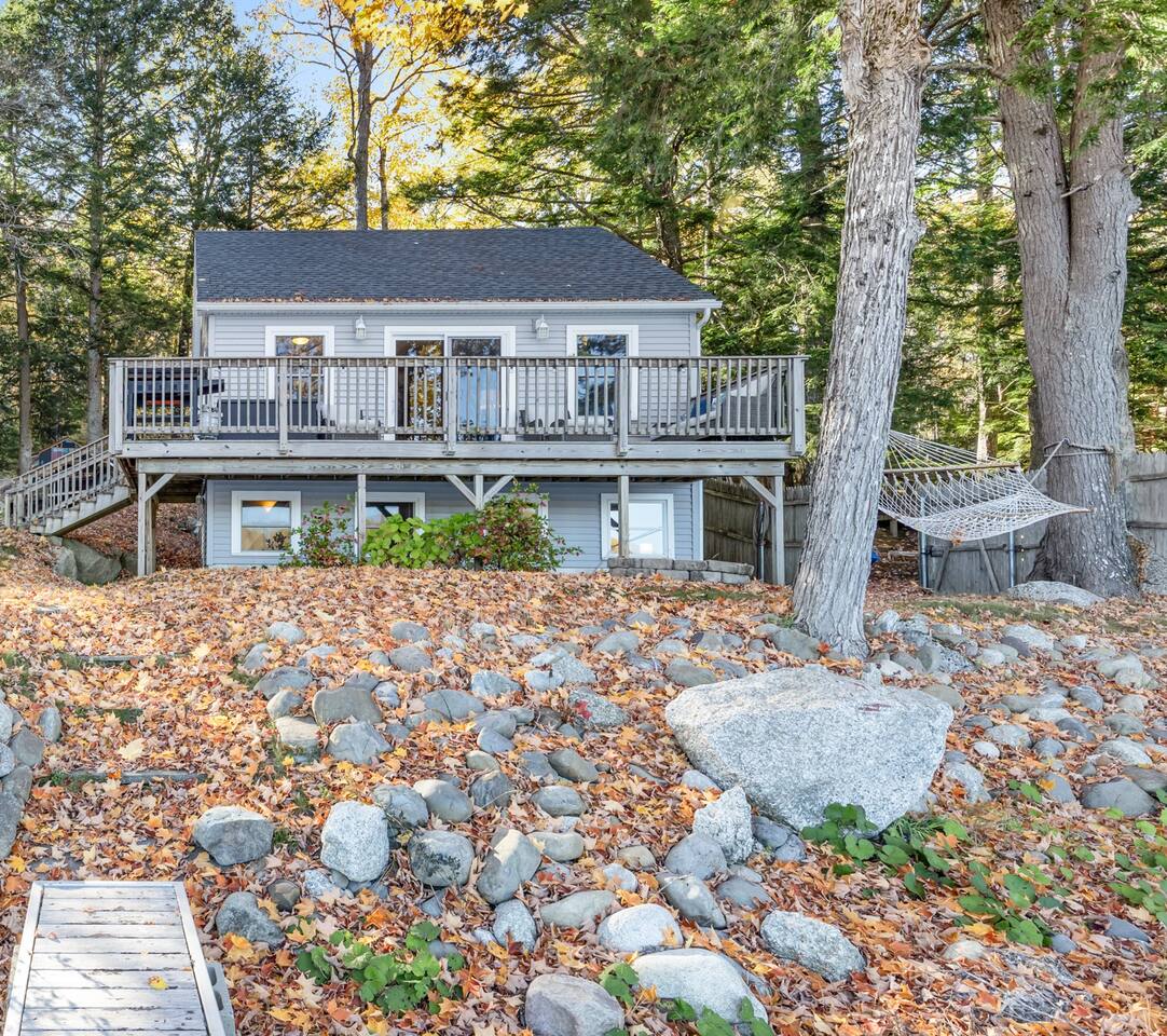 Lakefront 2BR Home W Kayaks & Firepit
