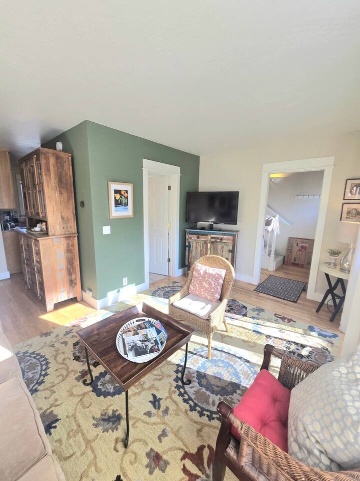 Hideaway at 2nd Street Cottages