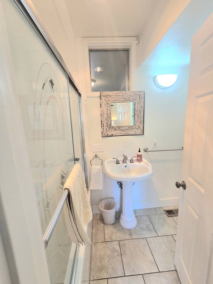 Hideaway at 2nd Street Cottages
