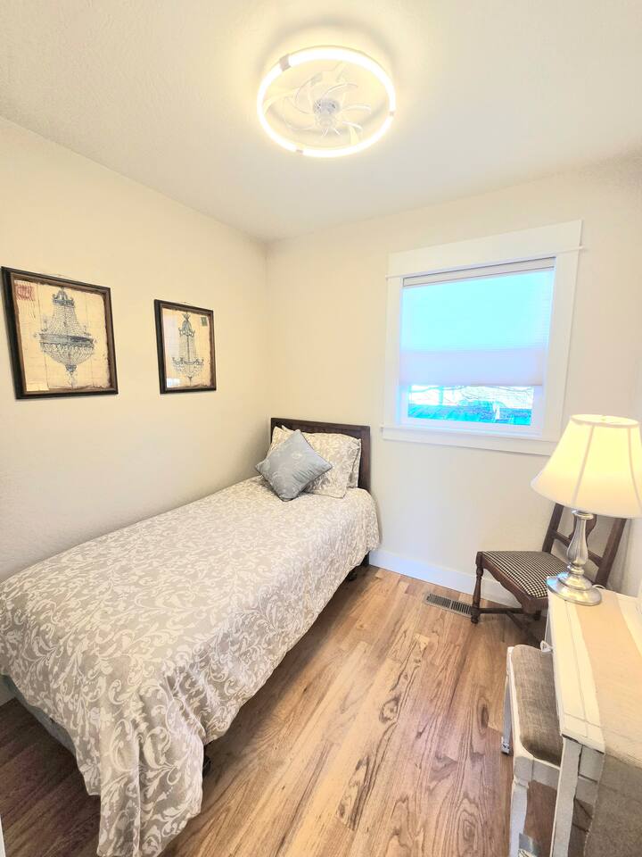 Hideaway at 2nd Street Cottages