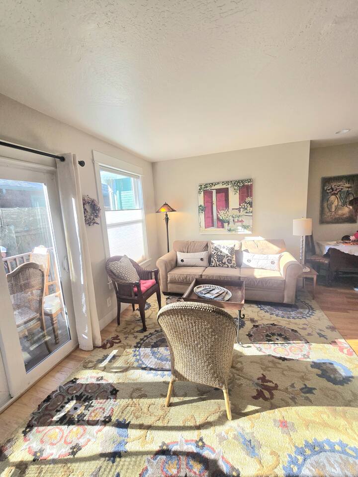 Hideaway at 2nd Street Cottages
