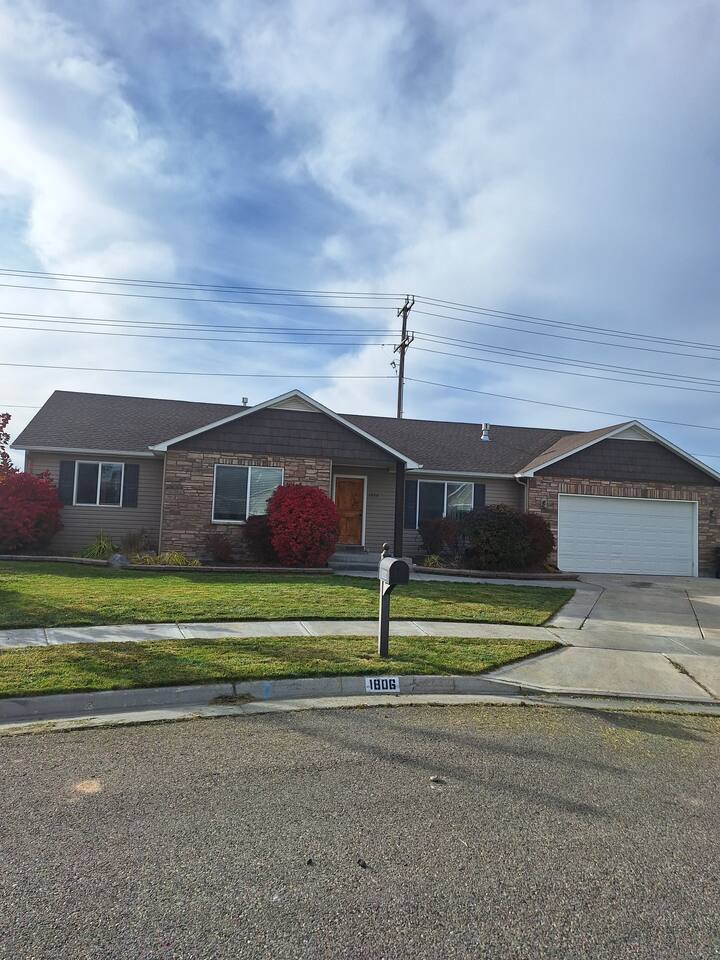 Cozy Family Getaway Near Snake River & Downtown