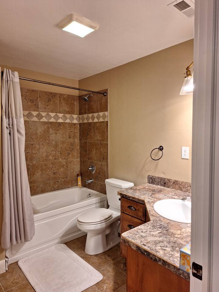 Cozy Family Getaway Near Snake River & Downtown