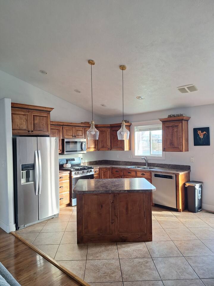 Cozy Family Getaway Near Snake River & Downtown