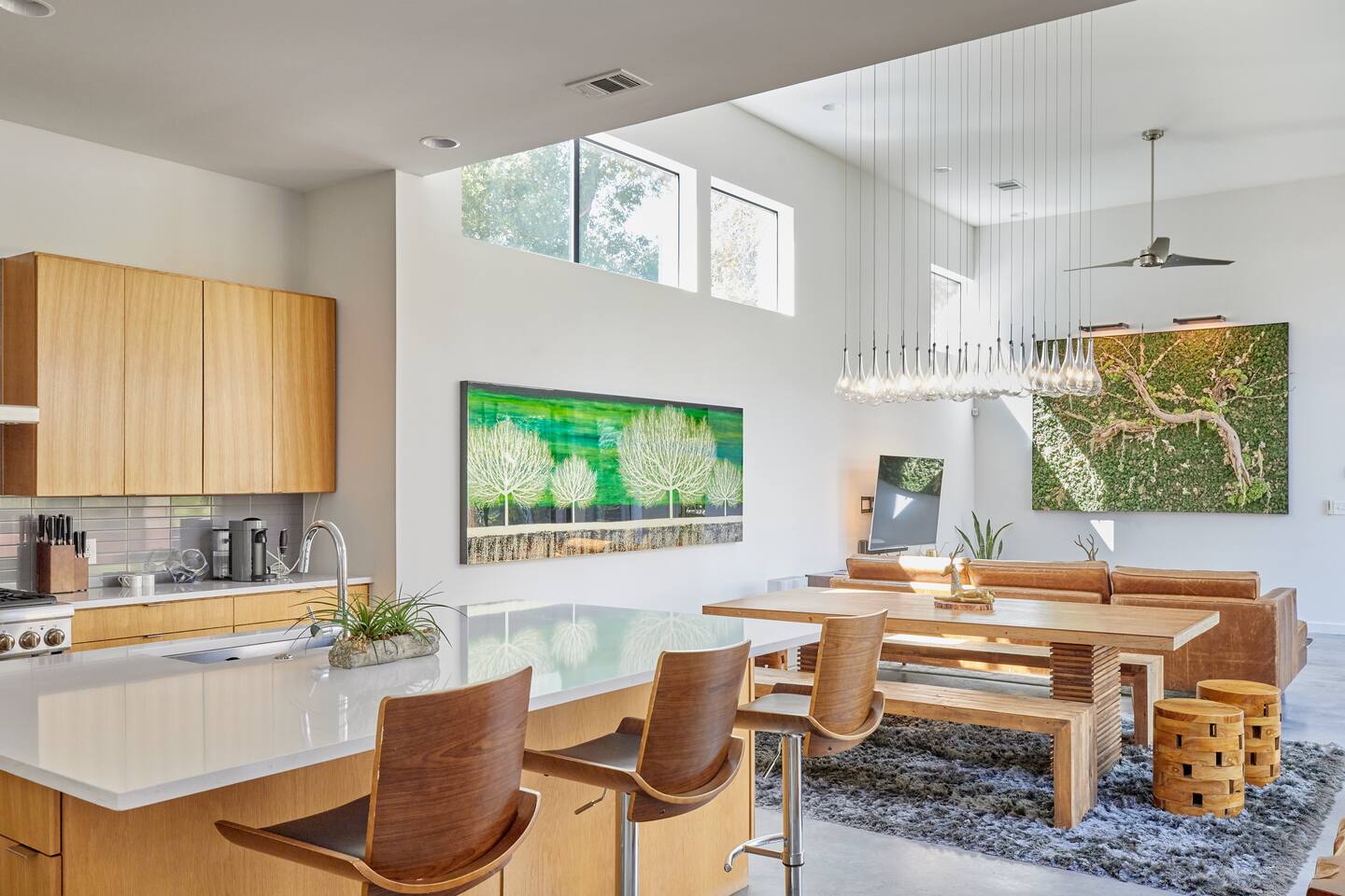 1M to Zilker & Barton Springs ~ Hot Tub ~ 4BR/4BA — Austin — vacation rental