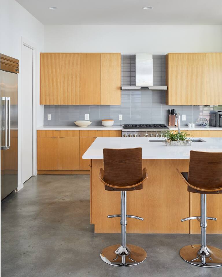 1M to Zilker & Barton Springs ~ Hot Tub ~ 4BR/4BA