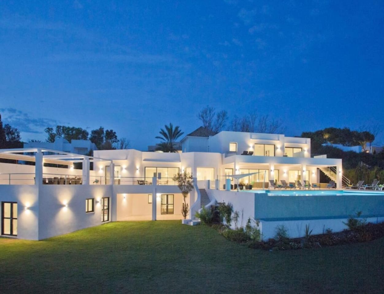 Contemporary Beach-Side Villa