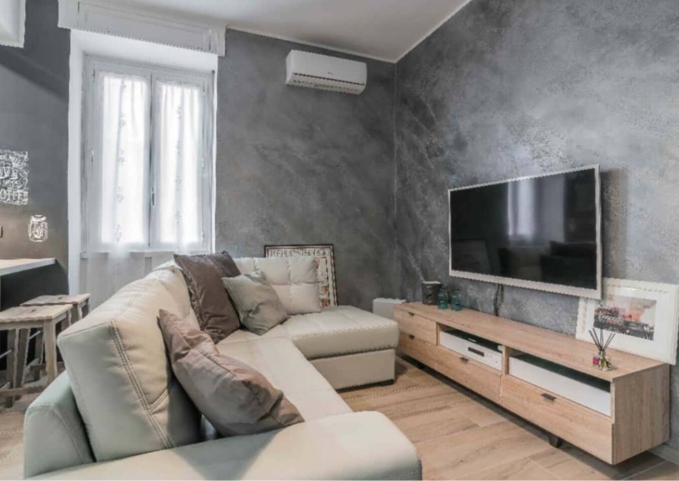 Bright & Cozy Apartment by Sonno Homes