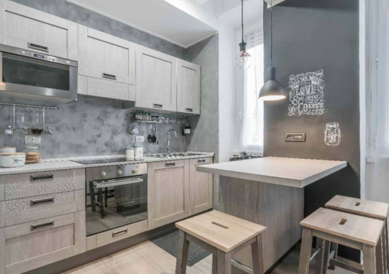 Bright & Cozy Apartment by Sonno Homes
