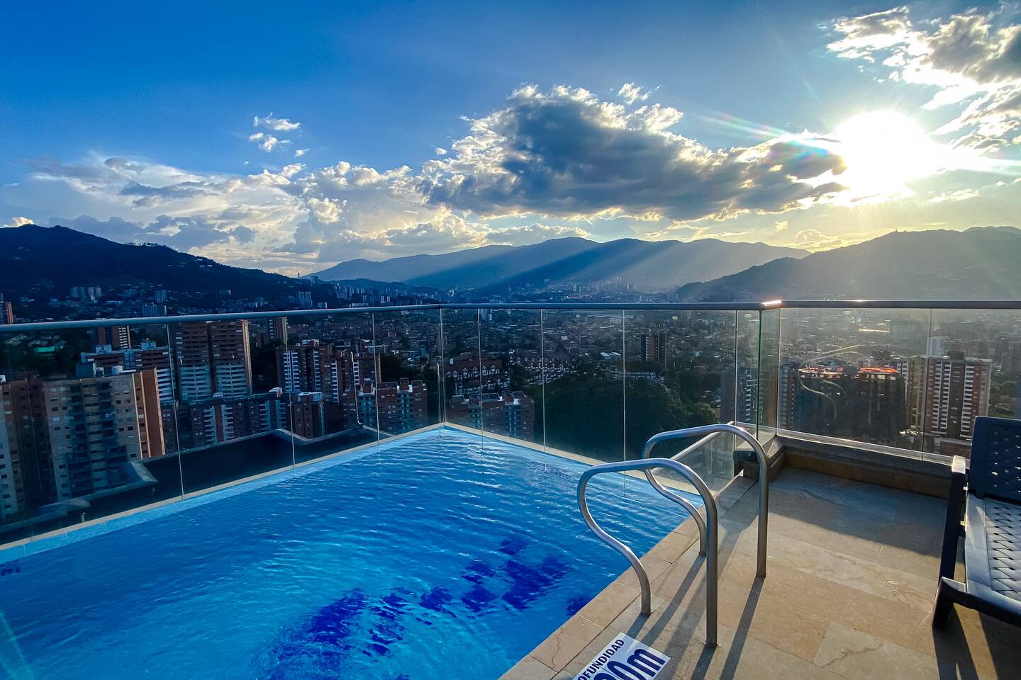 Sub-PH with patio & rooftop pool
