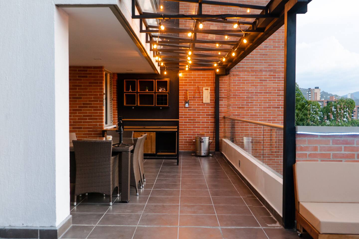 Sub-PH with patio & rooftop pool