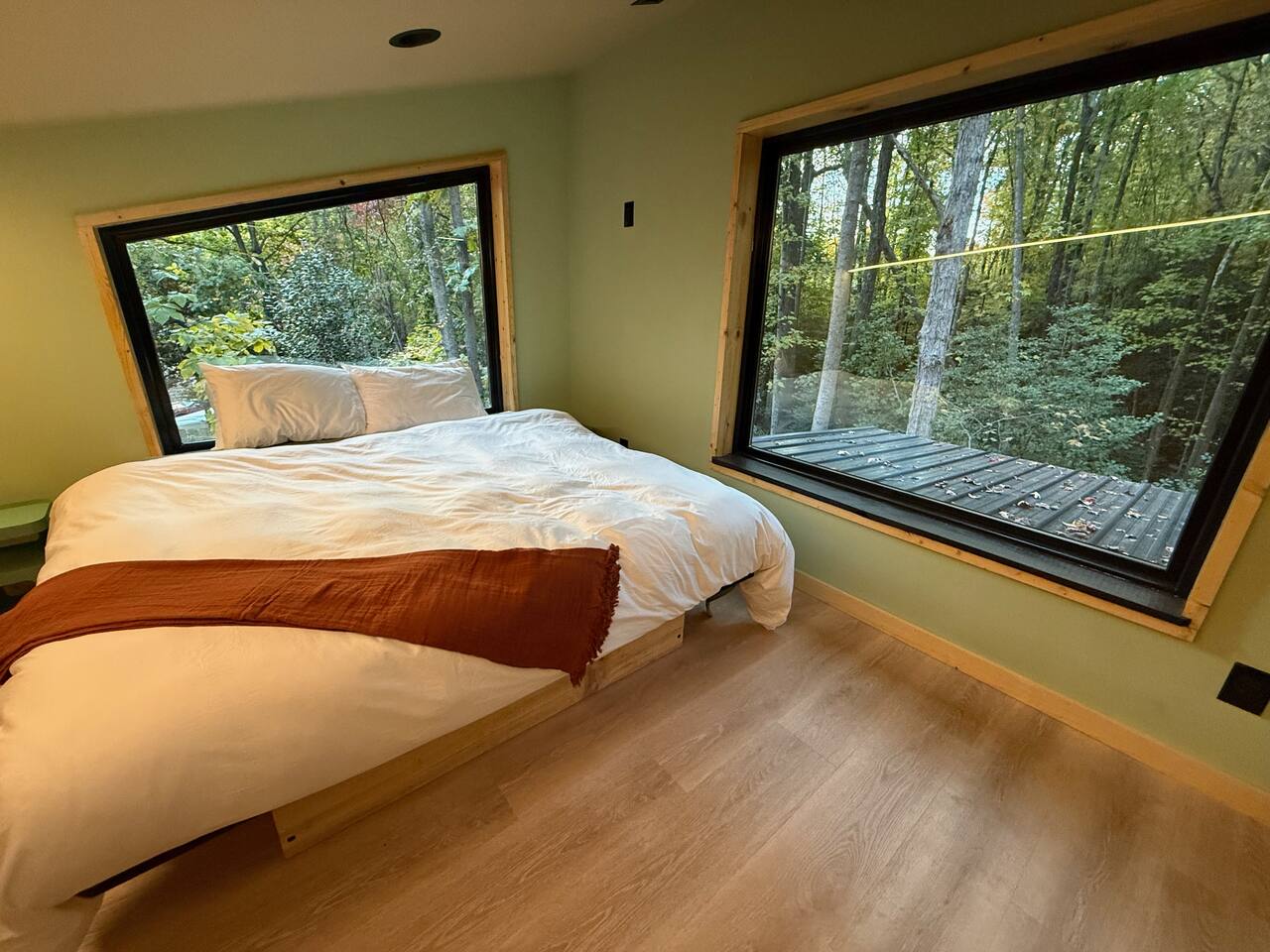 Modern Cottage in the Woods w/ Hot Tub & Firepit