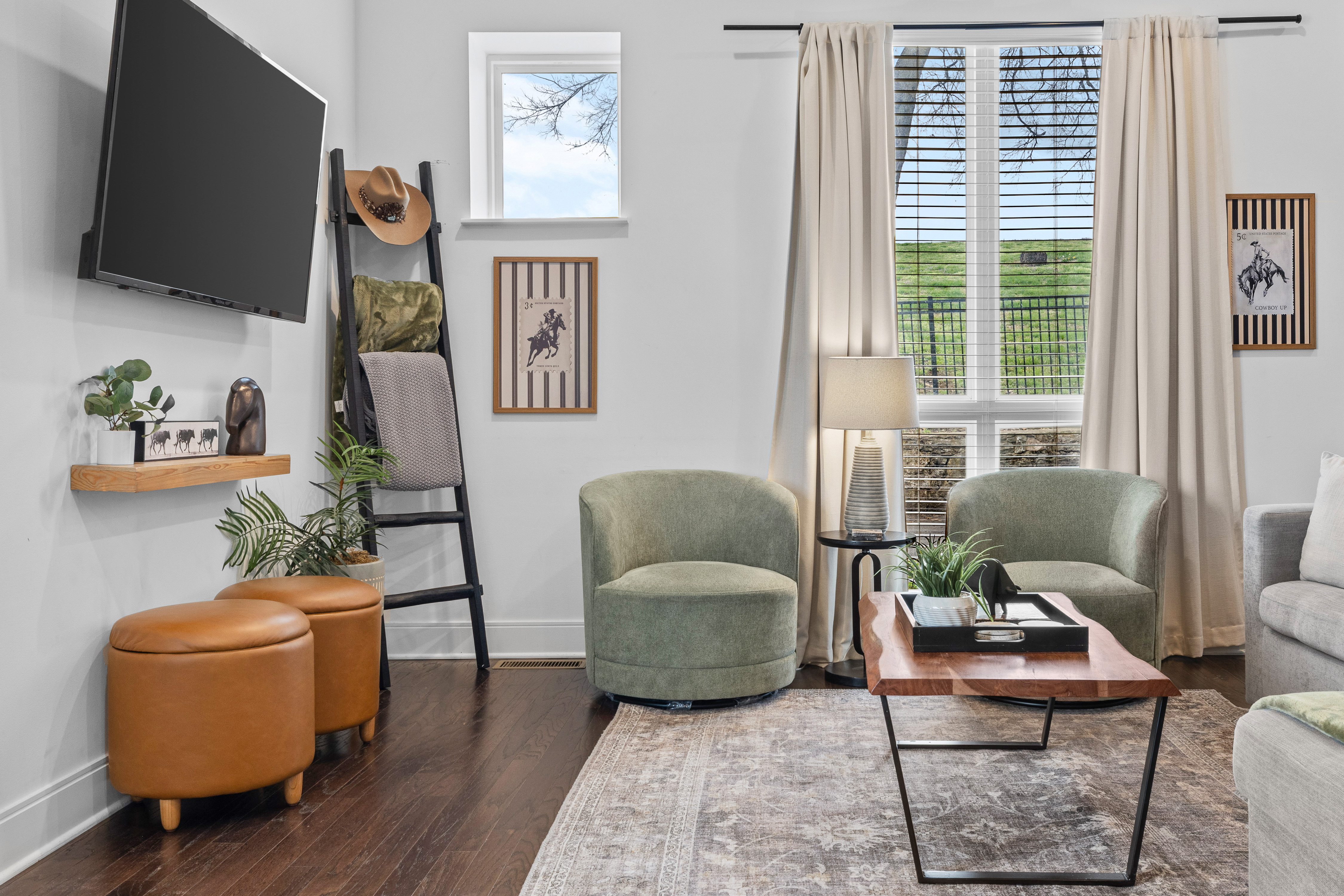 Rooftop Sauna & Fire Pit + Walk to BRDWY + 14 beds