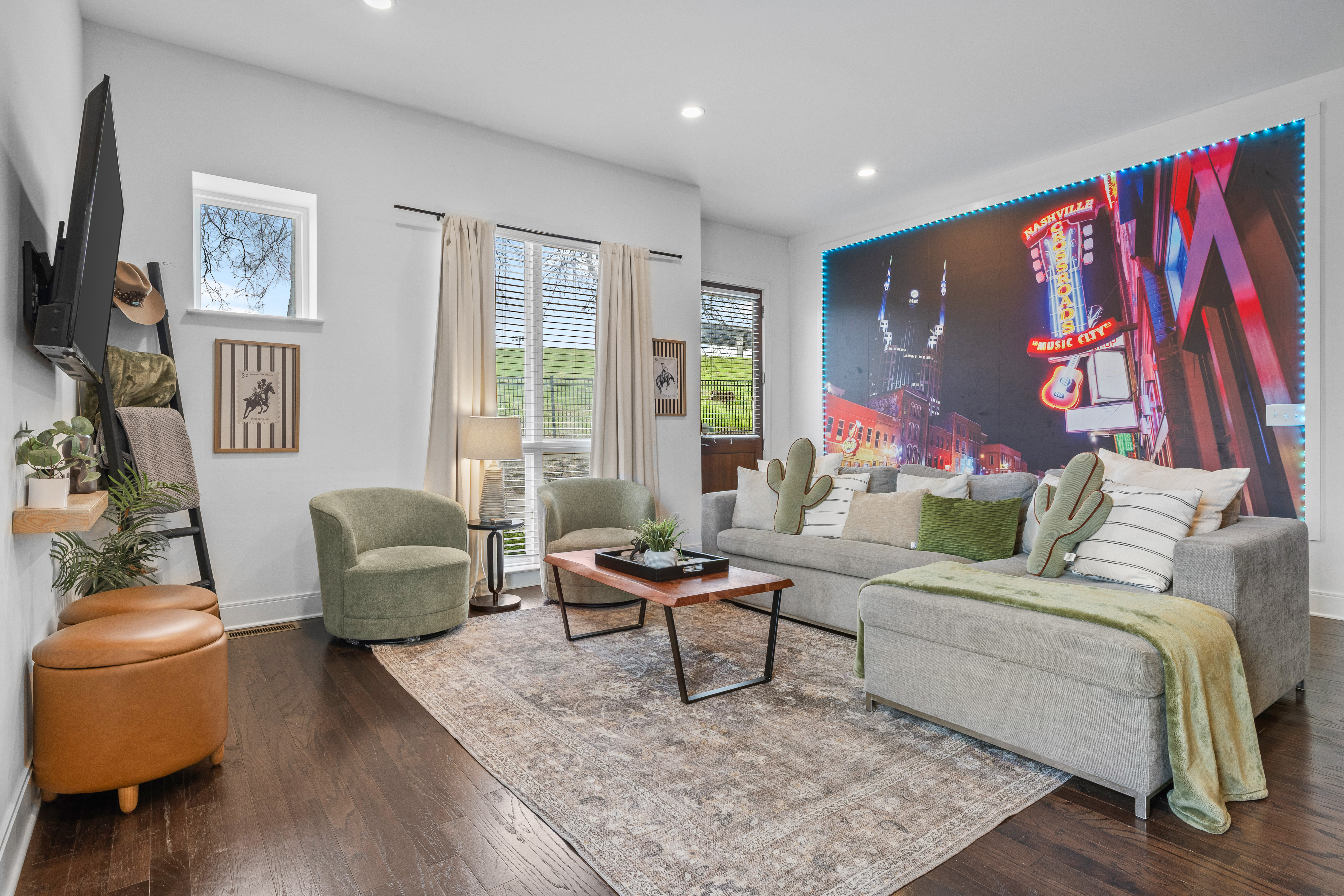 Rooftop Sauna & Fire Pit + Walk to BRDWY + 14 beds