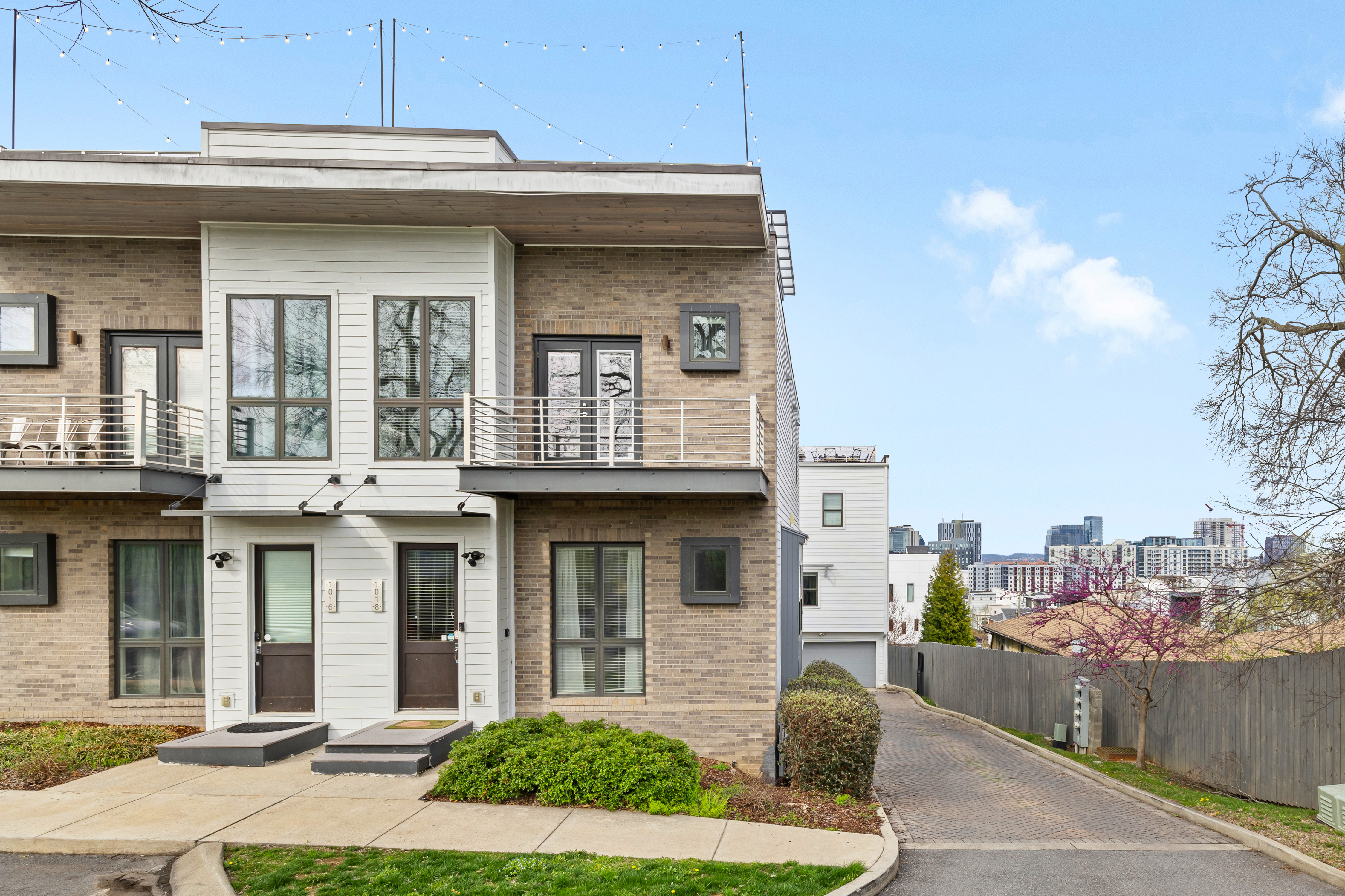 Rooftop Sauna & Fire Pit + Walk to BRDWY + 14 beds
